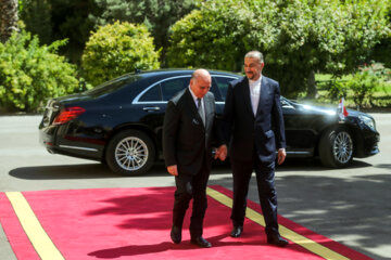دست دادن خاص وزرای خارجه ایران و عراق/ عکس