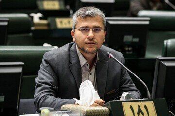 نماینده مجلس: زمزمه‌های گرانی بنزین به گوش می‌رسد که می‌تواند بسیار خطرناک باشد + فیلم