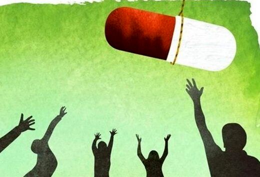 ادعای روزنامه دولت درباره کمبود دارو/ تقصیر مردم و پزشکان است