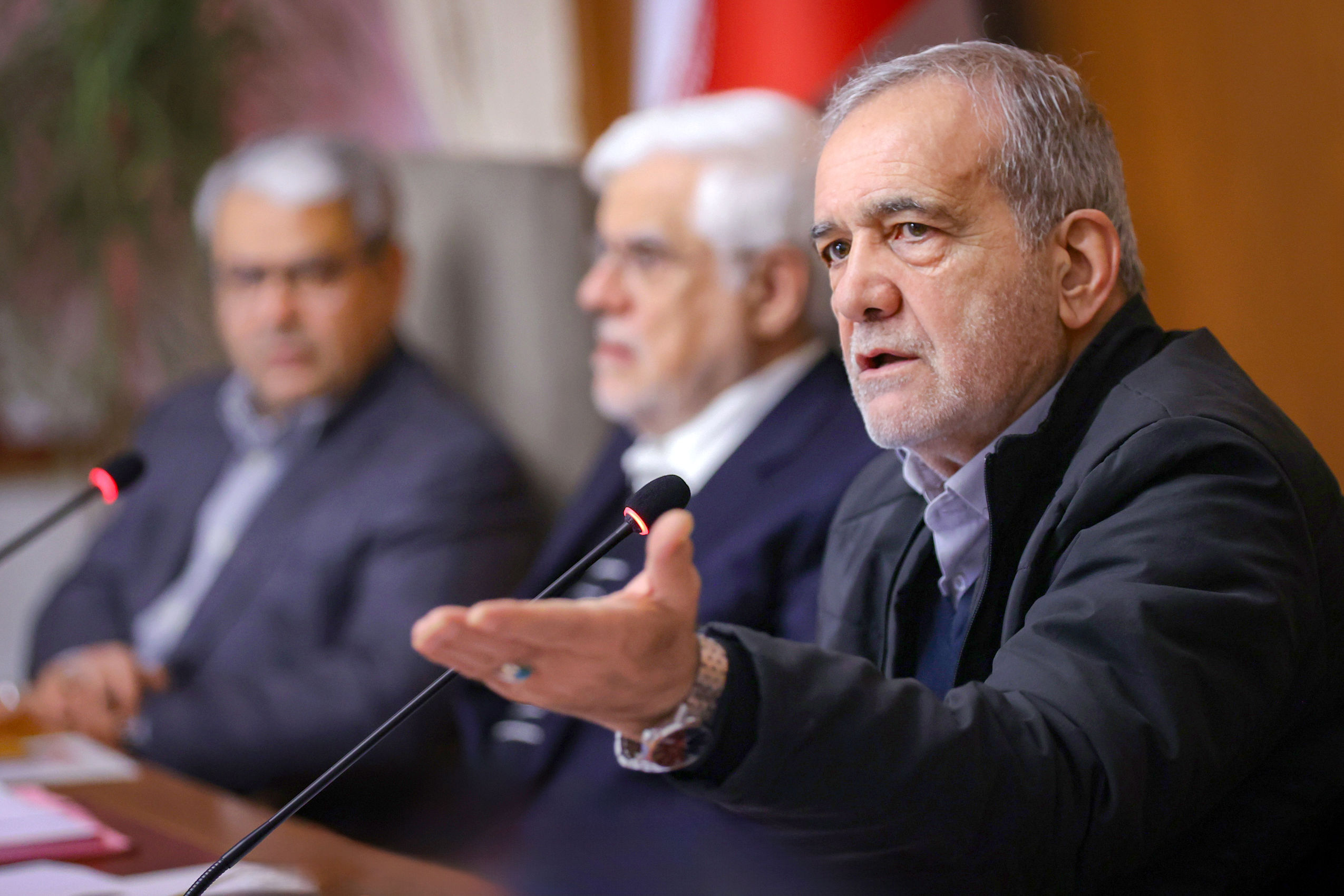 وعده بودجه‌ای پزشکیان: هیچ ارزی از یارانه حذف نمی‌شود / هدف دولت بهبود معیشت مردم است