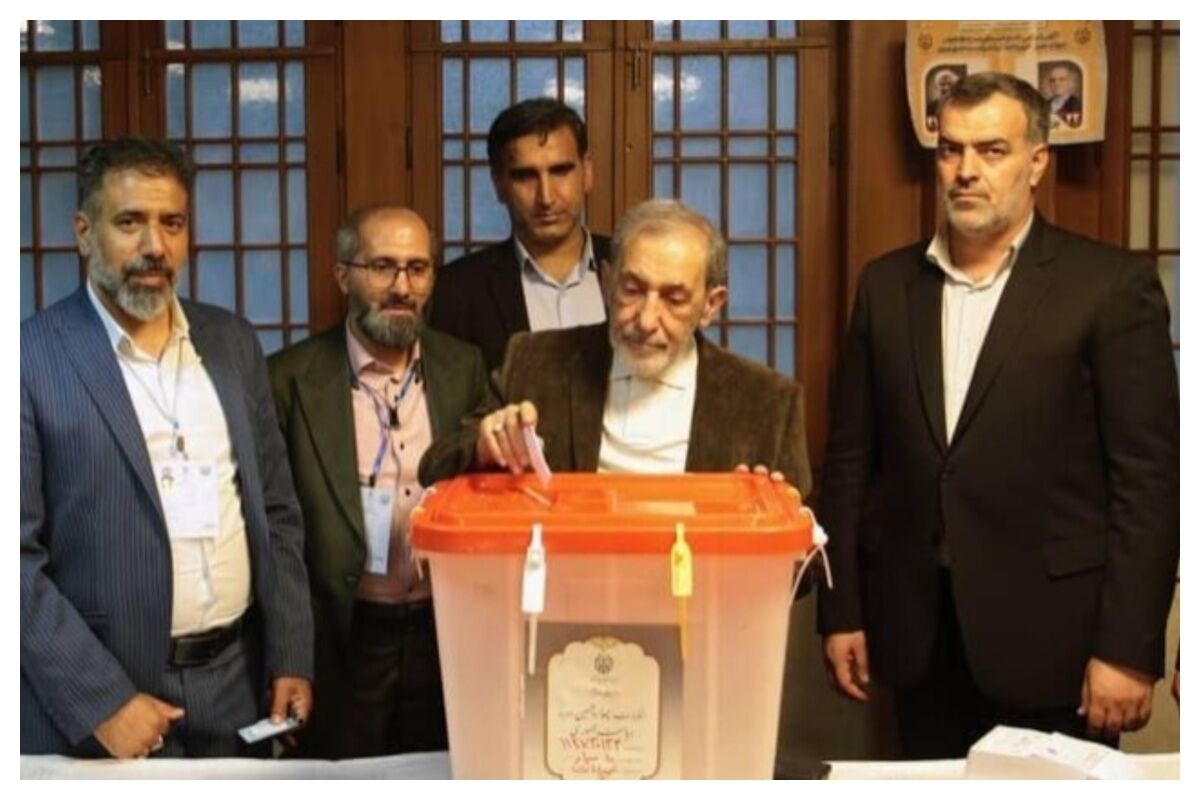 مشاور رهبر انقلاب در دور دوم انتخابات شرکت کرد