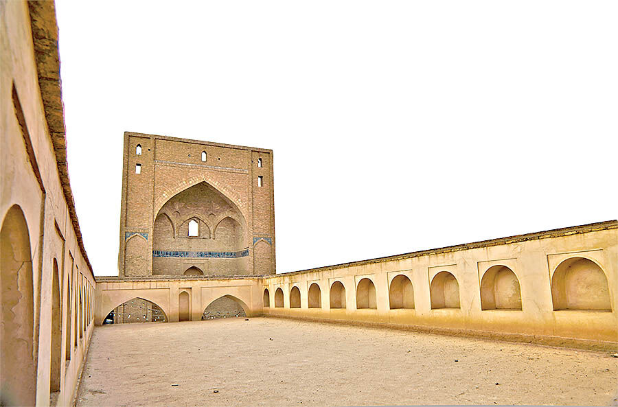 در دامان تاریخ و طبیعت