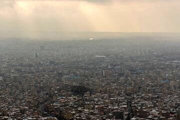 ساکنان این منطقه تهران سم تنفس می کنند