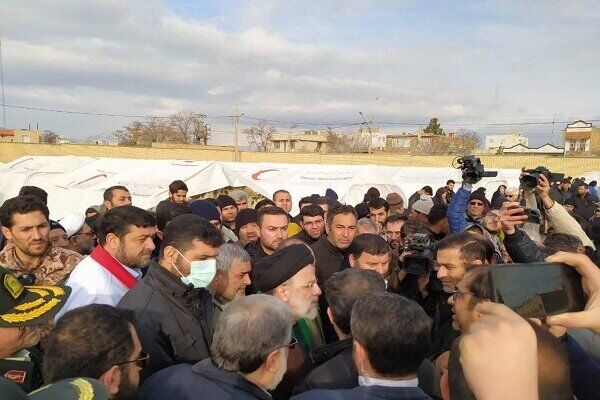 بازدید رئیس جمهور از اردوگاه زلزله زدگان خوی