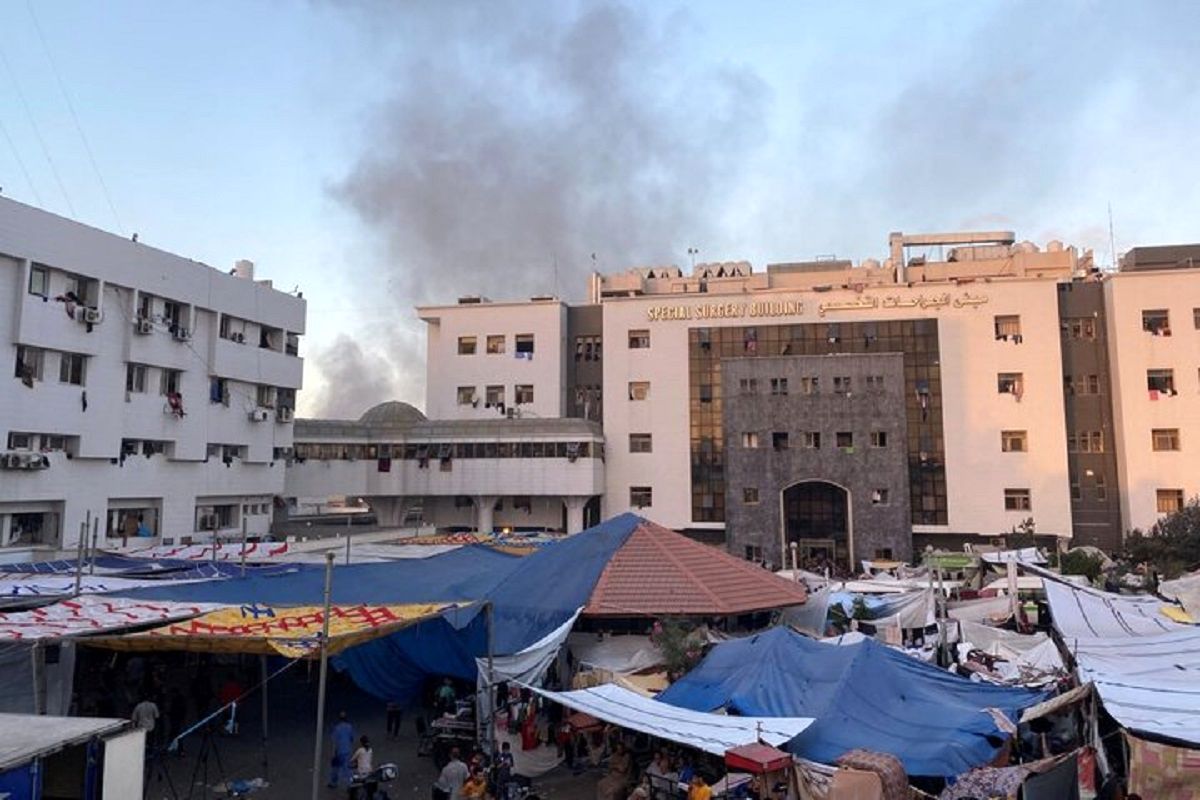  بیمارستان شفا در محاصره تانک های اسرائیلی 
 