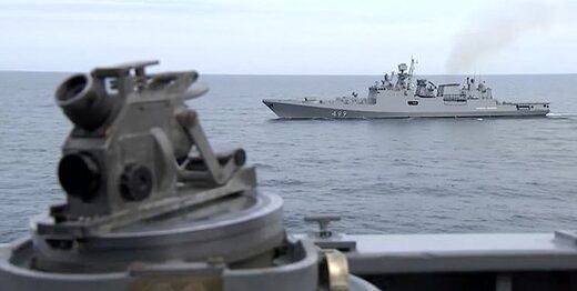 شلیک اخطارآمیز کشتی جنگی روس به سمت ناو انگلیسی