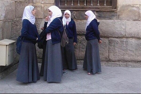  ممنوعیت پوشش اسلامی در مدارس فرانسه تصویب شد