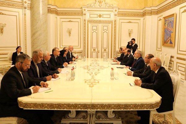دیدار امیرعبداللهیان با نخست وزیر ارمنستان