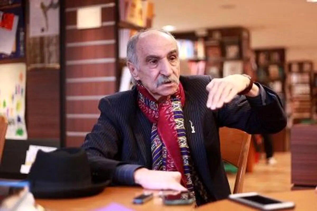 احمدی‌نژاد نتوانست یک وزارتخانه را از تهران خارج کند، چه برسد به تخلیه این شهر/ صنایع بزرگ فولاد را در قلب کویر ساختیم و زاینده‌رود را خشک کردیم