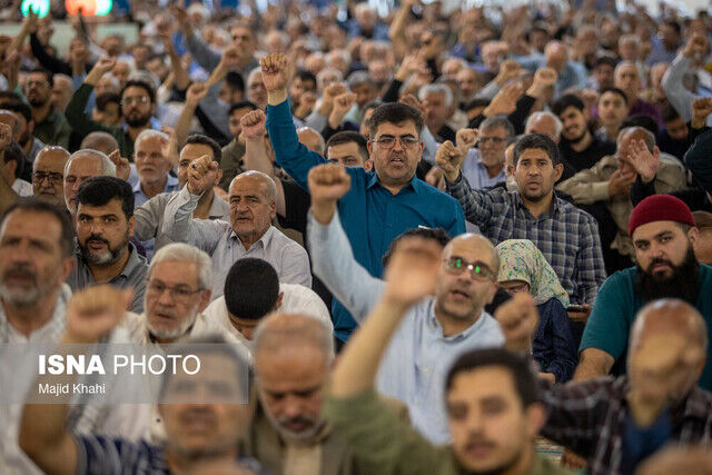 شعار علیه برخی افراد در نماز جمعه تهران/ حاج علی‌اکبری تذکر داد