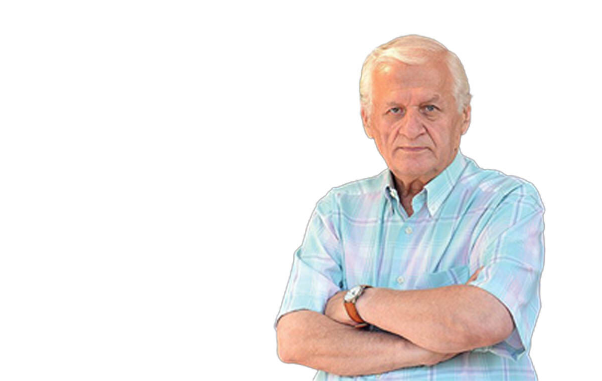 بزرگداشت اکبر عالمی در مراسم جایزه پژوهش سال سینما