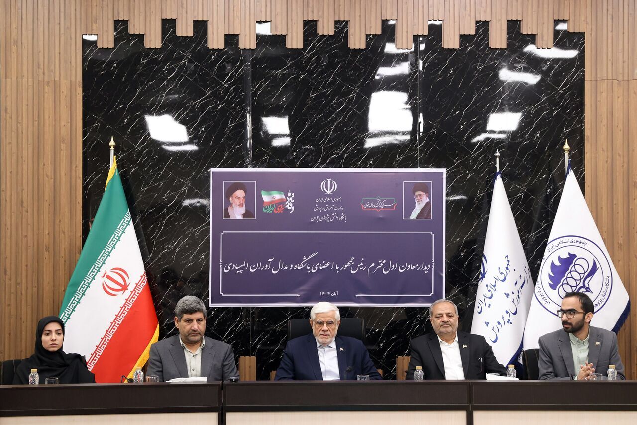 شبکه نخبگان ایرانی در داخل و خارج کشور تشکیل شود