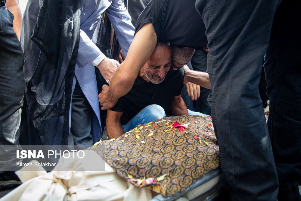 مراسم تشییع پیکر دانشجوی فقید دانشگاه تهران + عکس 4