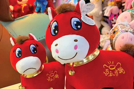 تاخت «اسب گریان» در دنیای عروسک‌ها