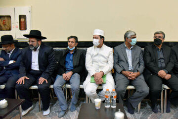 ادای احترام نمایندگان ادیان الهی به امام خمینی (ره)+عکس ها