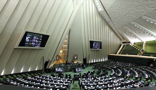 حمایت از احمدی نژاد در جلسه علنی مجلس جنجال به پا کرد