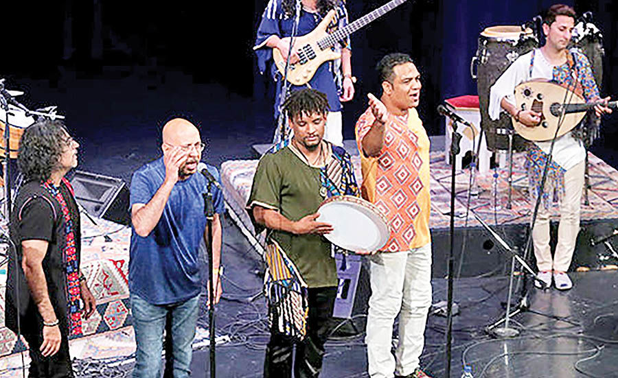 اجرای صداپیشه جناب خان در فستیوال جهانی موسیقی