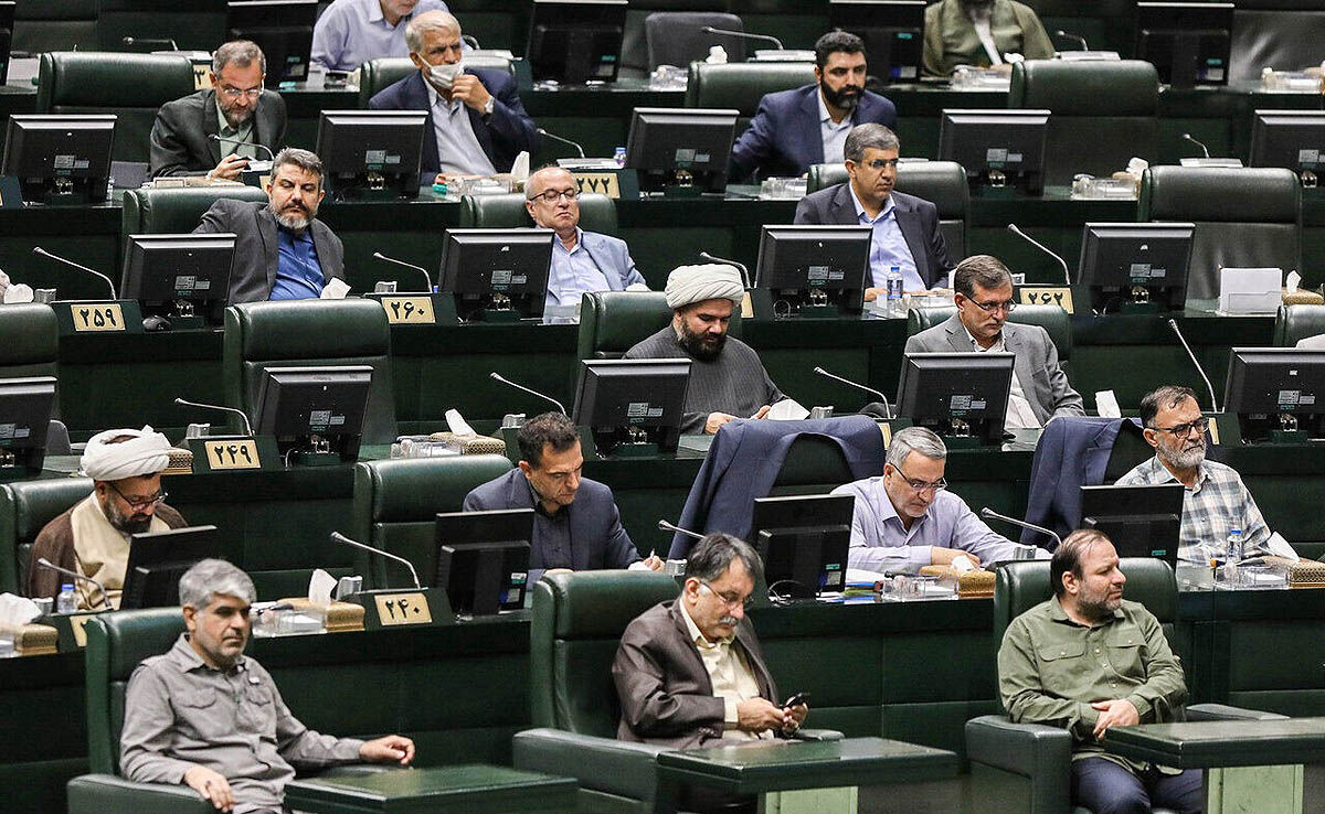 هوش‌مصنوعی روی میز بهارستان