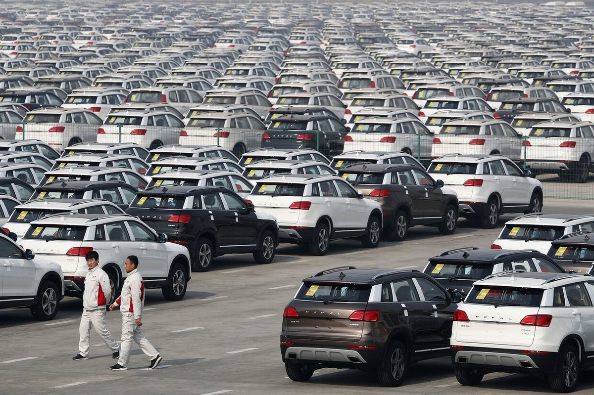 خودروی ژاپنی و یک خودروی چینی در بازار آفتابی می‌شوند
