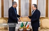 لحظه تحویل پیام فرمانده ارتش پاکستان برای رهبر انقلاب + عکس