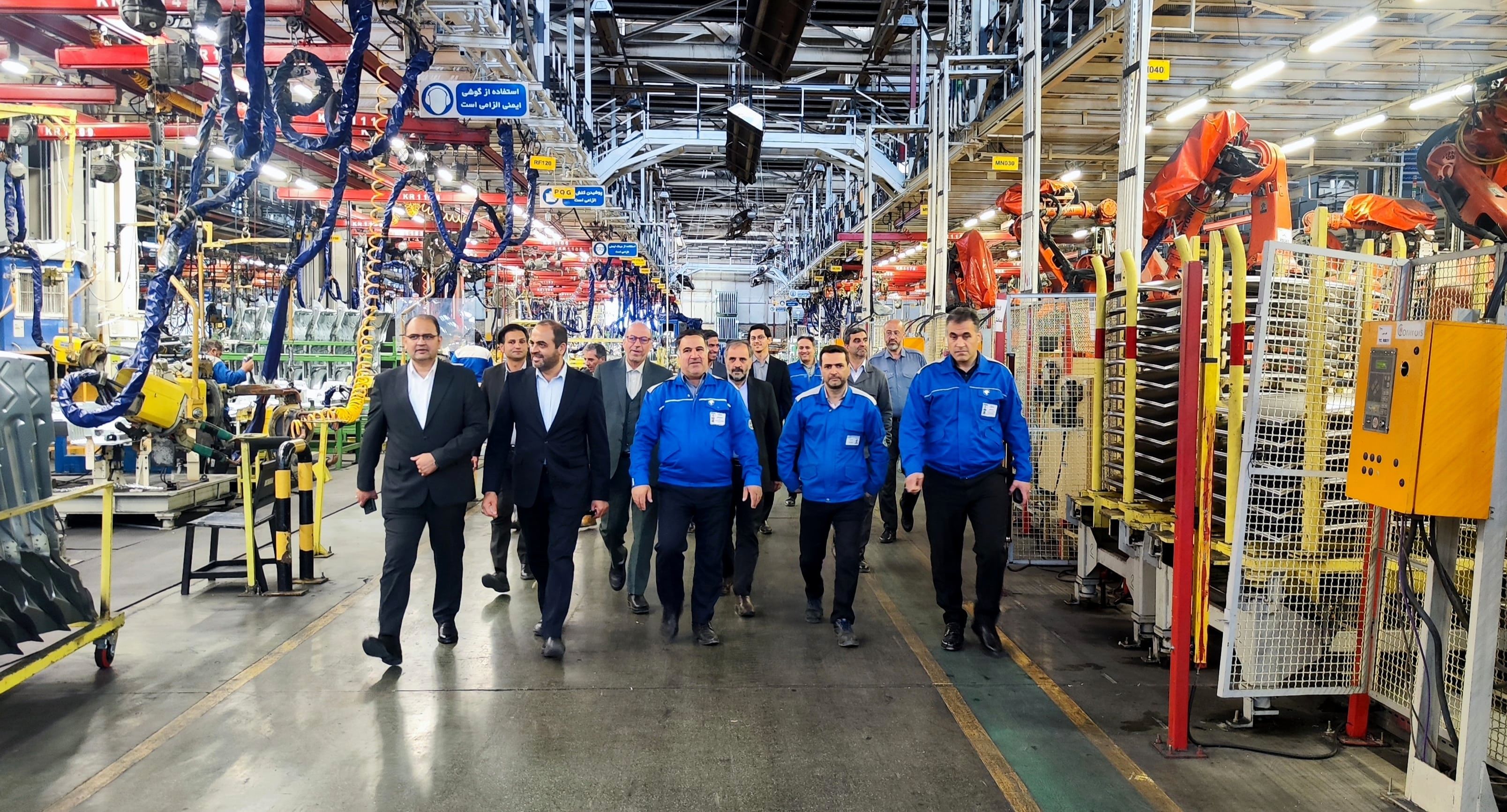 باید موانع ارزی را از مسیر تولید خودرو برداشت