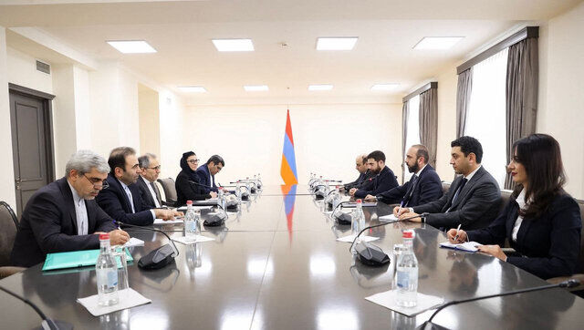 جزئیات دیدار تخت‌روانچی با وزیر خارجه ارمنستان/ میرزیان: روابط با ایران برای ما اهمیت راهبردی دارد