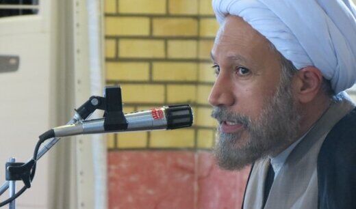 امام جمعه شیراز: شیطان شما را از اینکه فقیر بشوید می‌ترساند