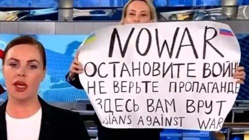 اقدام جنجالی کارمند زن تلویزیون دولتی روسیه در پخش زنده دردسر ساز شد