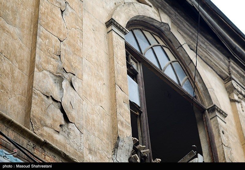  تخلیه 2 ساختمان تجاری در خیابان جمهوری/ علت چیست؟