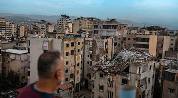 رقص «اُم کامل» در آسمان بیروت