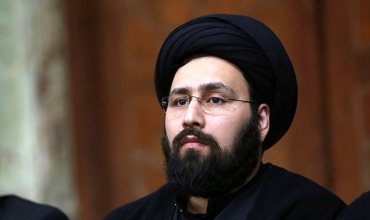 عکسی از نوه امام (ره) در کنار رهبر انقلاب و رئیسی