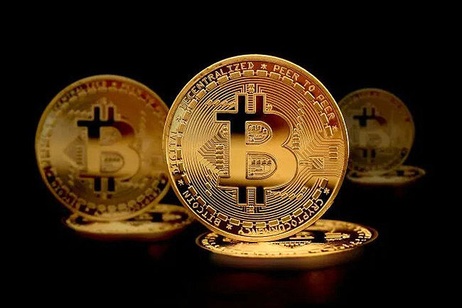 بیت‌کوین در آستانه صعود  یا ریزش؟