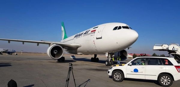 هواپیمای حامل واکسن روسی به تهران رسید/ عکس 
