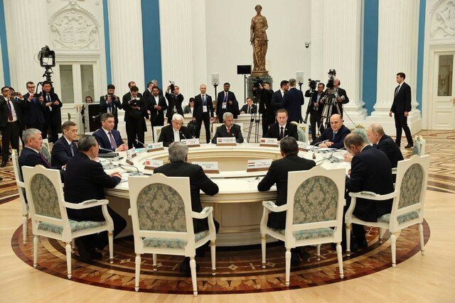 دیدار روسای هیات‌های شرکت‌کننده در اجلاس همکاری شانگهای با پوتین / عارف هم حضور داشت؟