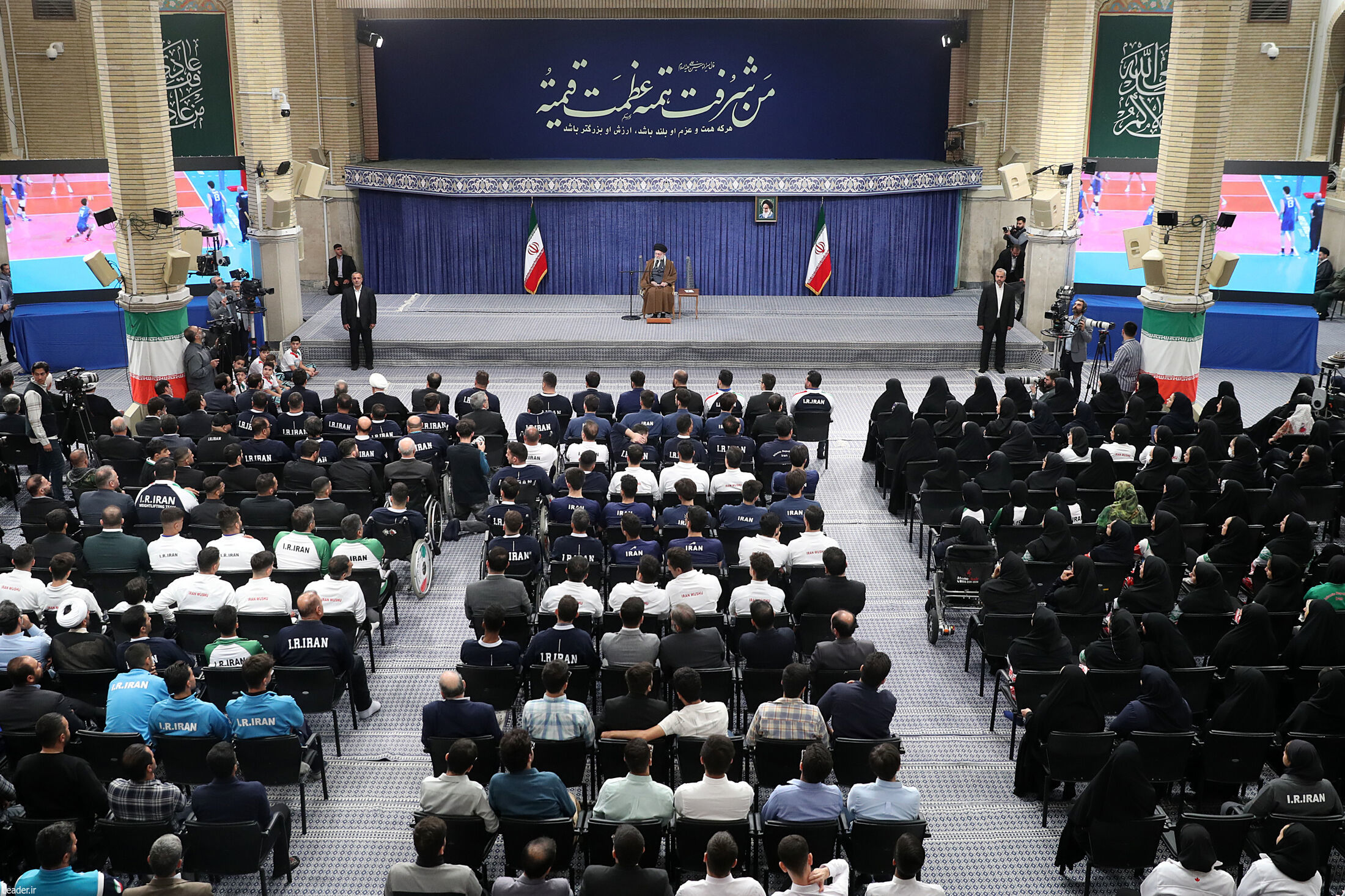 رهبر انقلاب خطاب به ترامپ: اصلا شما چه کاره هستی؟!/ این شخص اگر توانایی دارد، برود میلیونها نفری را که علیه او شعار میدهند، آرام کند