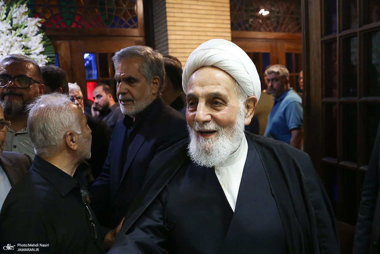 تصاویری شخصیت‌های مختلف سیاسی در مراسم ختم احمد ناطق نوری/ از پزشکیان و ظریف تا کروبی و روحانی