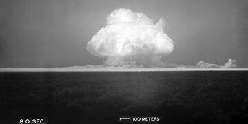 تصویر عجیب اولین بمب اتمی جهان که در آمریکا منفجر شد+ عکس