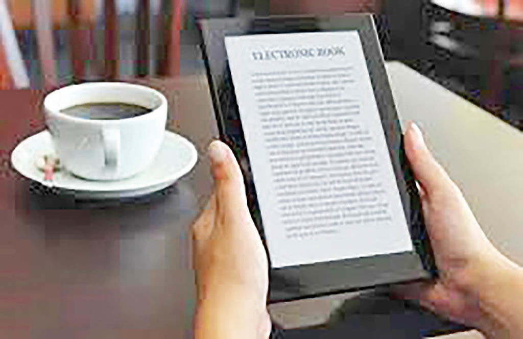 مردم با کتابخوان‌های الکترونیکی  بیشتر کتاب می‌خوانند