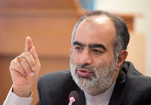 واکنش حسام‌الدین آشنا به شایعه «امان‌نامه آمریکا برای عراقچی/ ماجرا چیست؟