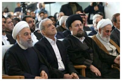 تصویری از حسن روحانی کنار پزشکیان در این مراسم+ عکس 