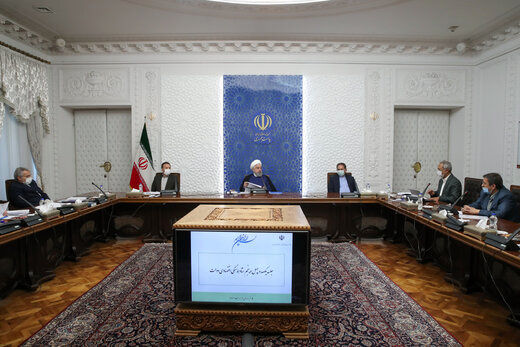 روحانی به بانک مرکزی: متخلفان ارزی را شفاف به مردم معرفی کنید/ به بدهکاران اخطار داده شود