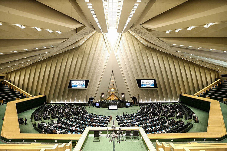 «ویکند» در ایستگاه مجمع