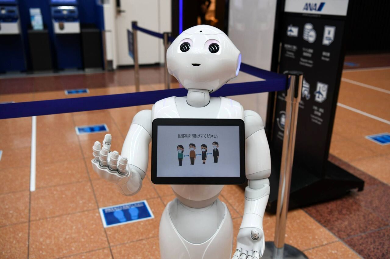 استخدام ربات انسان نما در راه آهن ژاپن!/ شغل ربات چیست؟