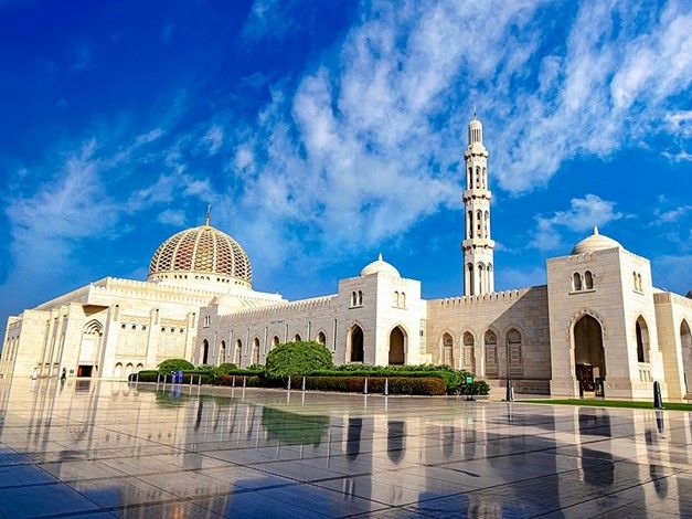 مسقط را کشف کنید! از سواحل فیروزه‌ای تا کاخ‌های باشکوه سلطنتی