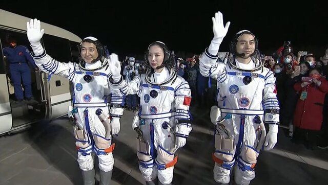 چین دومین گروه از فضانوردان را به فضا فرستاد