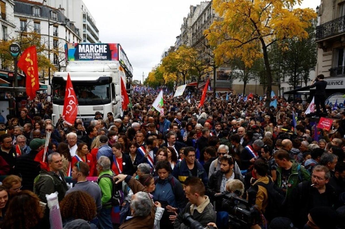 برنده نوبل در صف اول تظاهرات گسترده در پاریس علیه گرانی