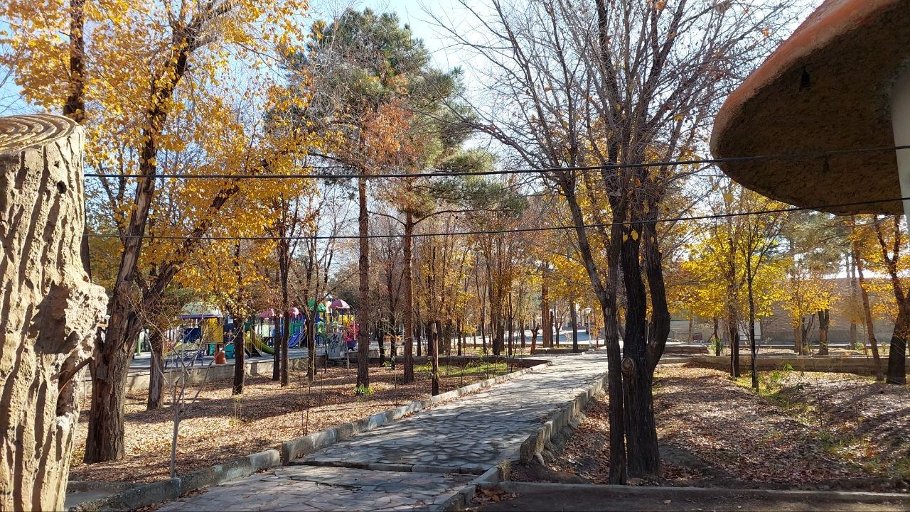 شهری سفید با رمل‌های طلایی