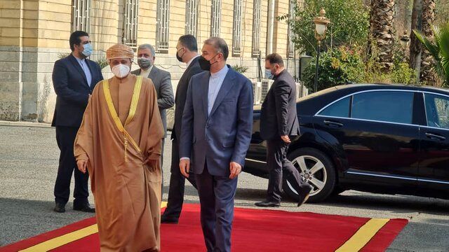 استقبال امیرعبداللهیان از وزیر خارجه عمان 