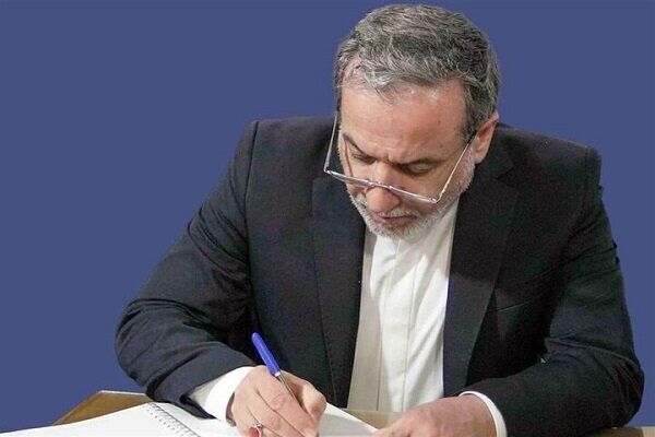 پیام تبریک عراقچی به مناسبت قهرمانی تیم فوتسال ایران