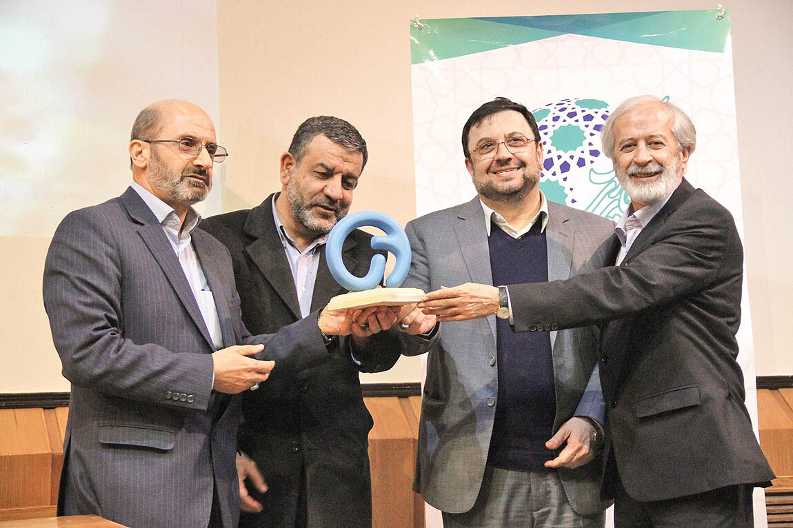 «در نشان» جایگزین @